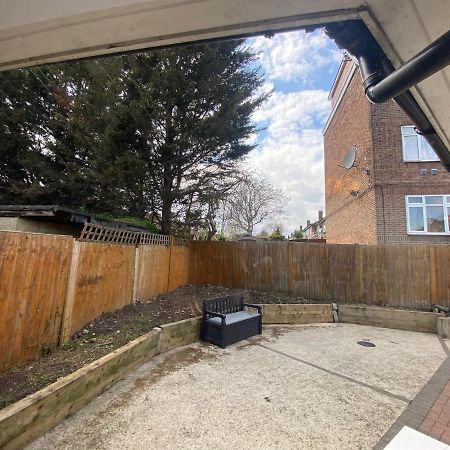 Private House With Free Park For Group Near Wembley Station Villa Londen Buitenkant foto