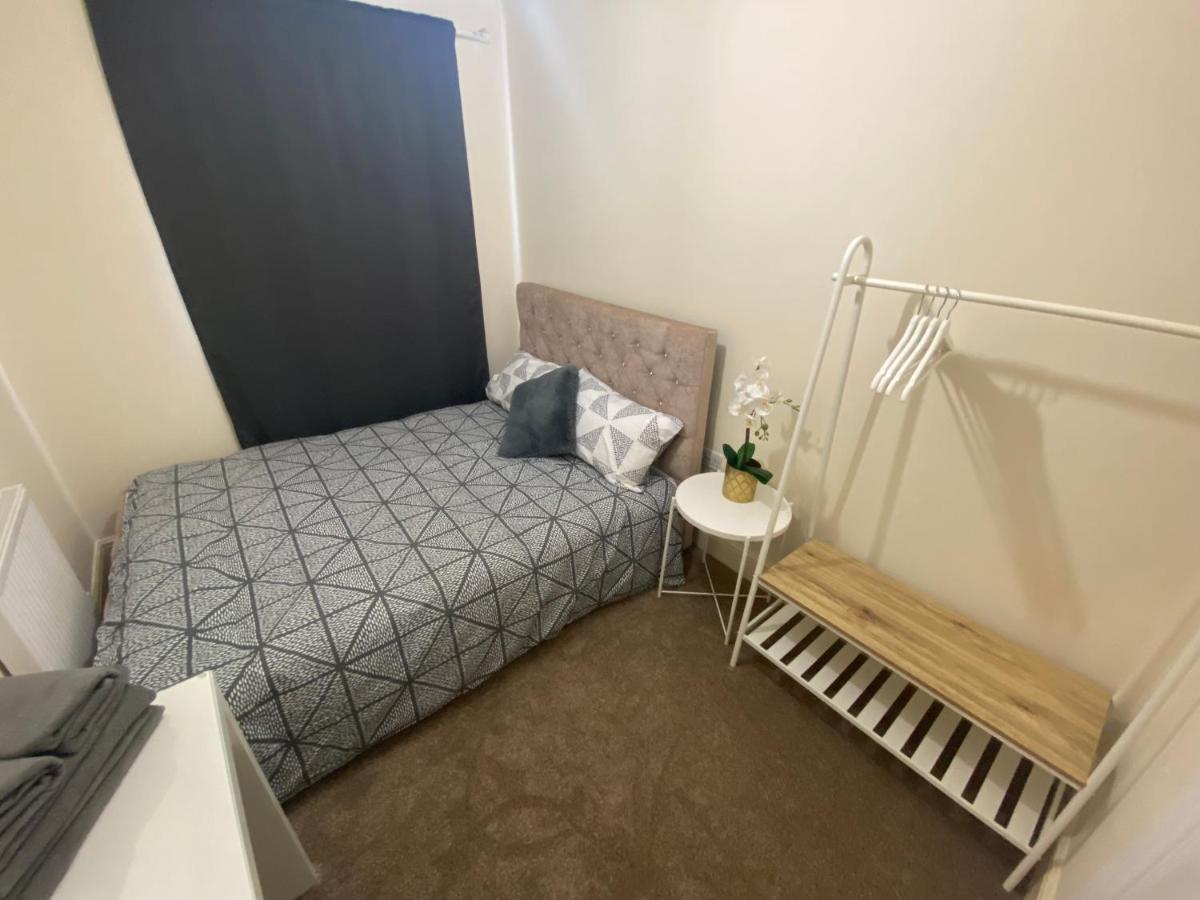 Private House With Free Park For Group Near Wembley Station Villa Londen Buitenkant foto