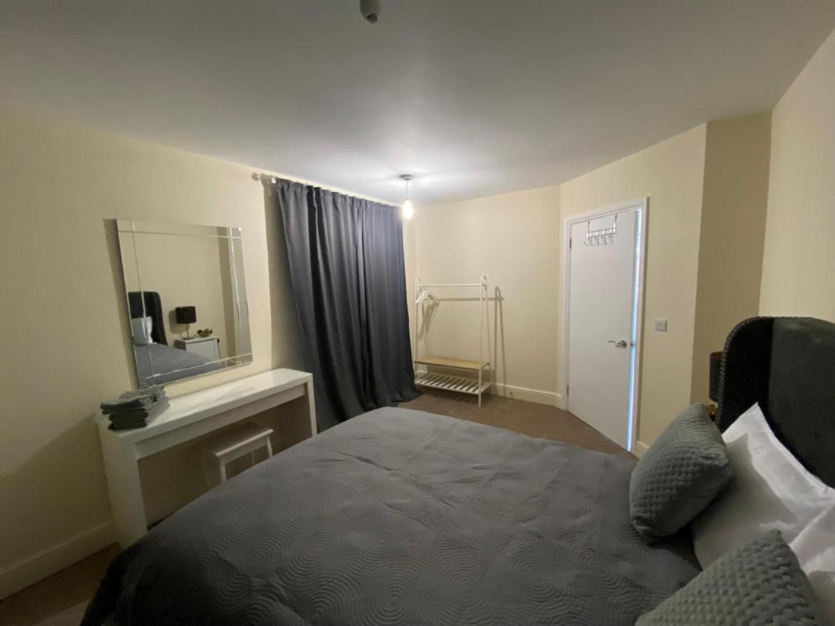 Private House With Free Park For Group Near Wembley Station Villa Londen Buitenkant foto