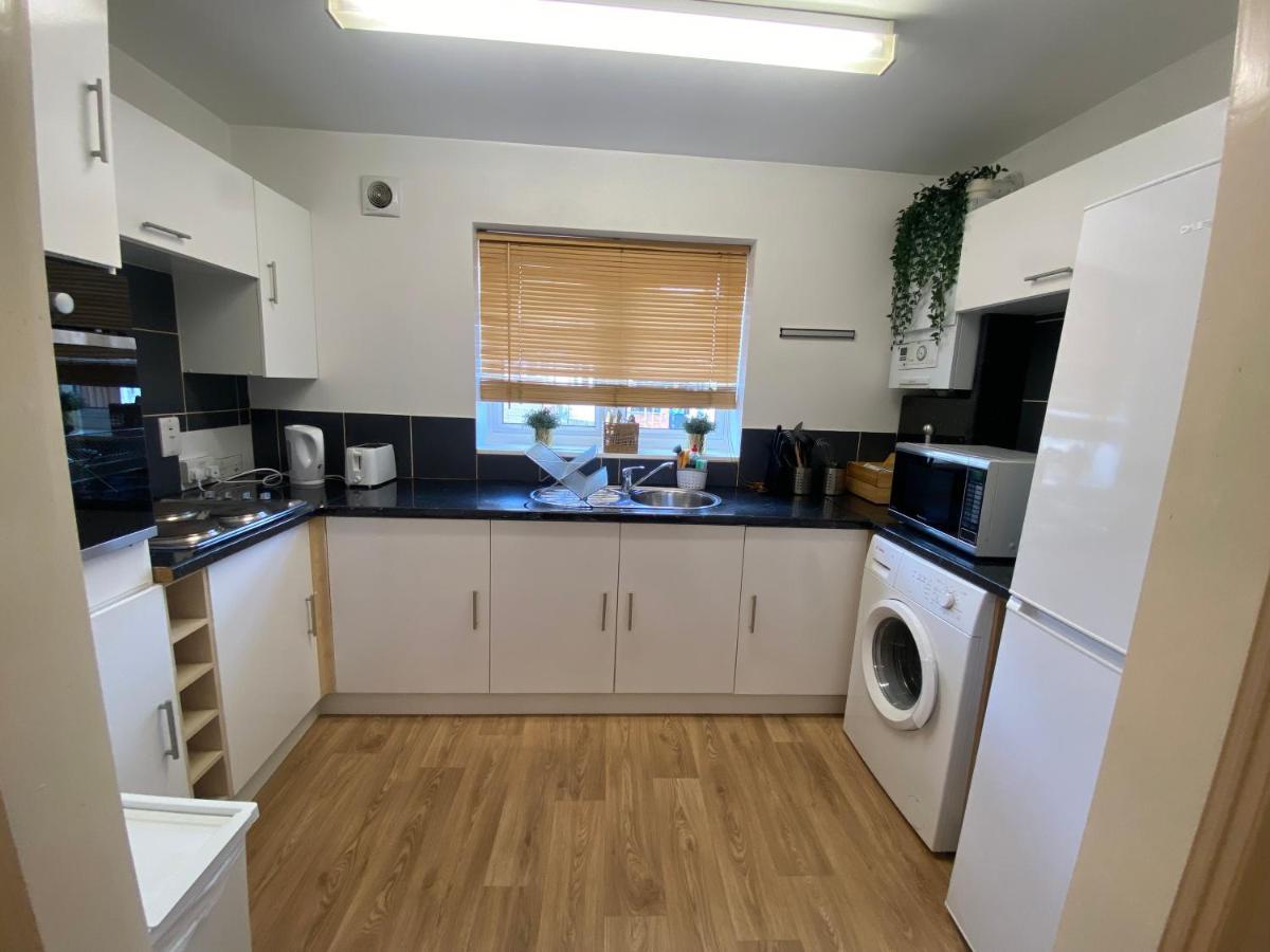 Private House With Free Park For Group Near Wembley Station Villa Londen Buitenkant foto