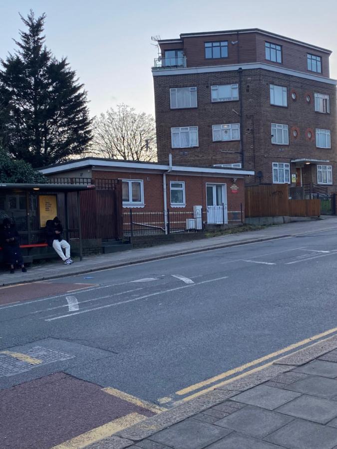 Private House With Free Park For Group Near Wembley Station Villa Londen Buitenkant foto
